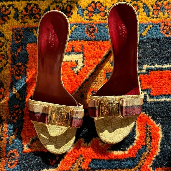 Authentic Gucci GG Supreme Canvas Slides - Picture 2 of 4